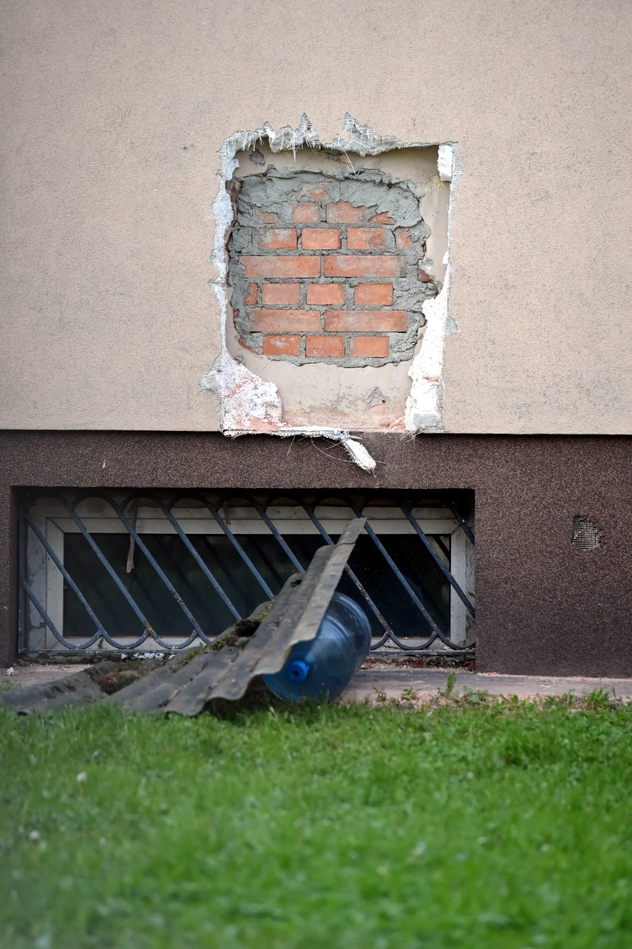 Zamurowana dziura w ścianie banku /Grzegorz Michałowski /PAP