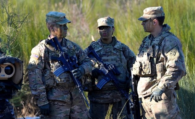 Żandarmeria i policja na tropie trzeciej osoby ws. kradzieży sprzętu żołnierzy z USA