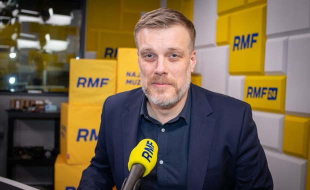 Zandberg: Rozliczenia polegają na tym, że ktoś zdjął tabliczkę z wieńca. To są żarty