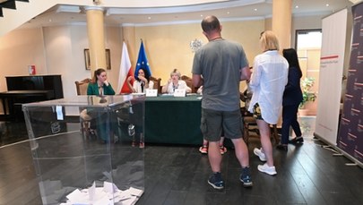 Zandberg wygrywa w Mongolii, a Mentzen w Kosowie. Tak głosowali Polacy za granicą