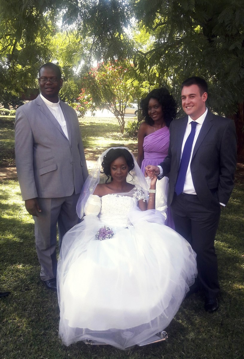 Zanele Ndlovu w sukni ślubnej /AP /East News