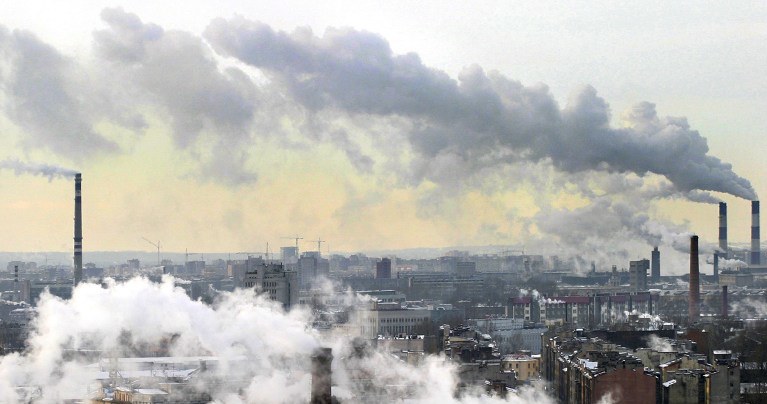 Zanieczyszczenie powietrza już dzisiaj ma realny wpływ na klimat /AFP