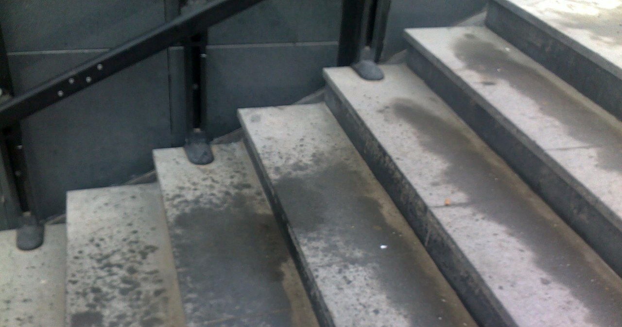 Zaniedbane przejście podziemne w Dąbrowie Górniczej