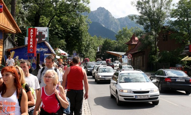 Zanim skorzystasz z oferty w sieci, sprawdź, czy nie jest fałszywa /Grzegorz Momot /PAP