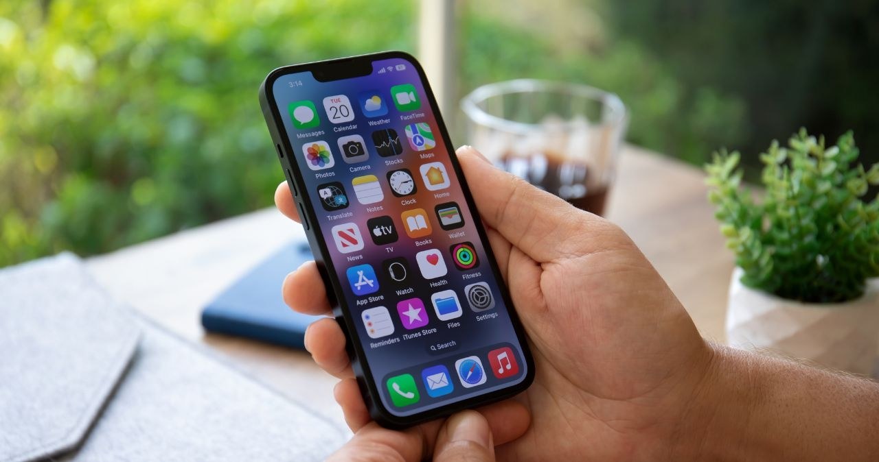 Zanim skusisz się na nowego iPhone’a 17, sprawdź te obniżki na poprzednie generacje od Apple! /adobestock /INTERIA.PL