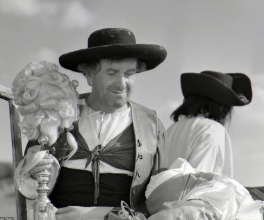 Zanim wcielił się w postać Pawlaka w filmowej trylogii Sylwestra Chęcińskiego, mogliśmy oglądać go w epizodycznej roli sługa ojca Van Wordena w "Rękopisie znalezionym w Saragossie" Wojciecha Jerzego Hasa (1964).

 