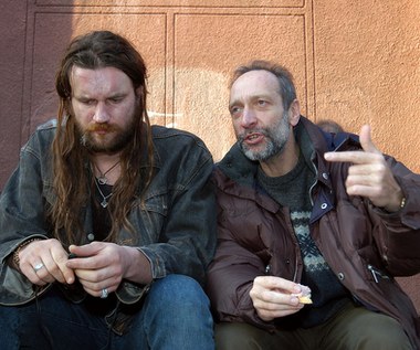 Zanim zadebiutował na kinowym ekranie, Kot grywał już w telewizji. Pojawił się w serialach "Całkiem nowe miodowe lata" (2004), "Na dobre i na złe" (2004-2005), "Wiedźmy" (2005). Był handlowcem Jackiem Darewiczem w "Camera Cafe" (2004) Jurka Bogajewicza i komisarzem Andrzejem Grudzińskim w "Kryminalnych" (2005). Występował też z powodzeniem na teatralnej scenie.
 
- Kiedy kończyłem studia w Warszawie, koledzy z mojego roku robili dyplom z Andrzejem Wajdą. A ja wtedy pojechałem do Legnicy grać w "Hamlecie" Jacka Głomba, choć wszyscy pukali się w czoło. I jak z tym Hamletem przyjechaliśmy do Warszawy, zauważyli mnie twórcy "Skazanego na bluesa". Czasem jednak warto słuchać głosu serca - wyjaśniał aktor.