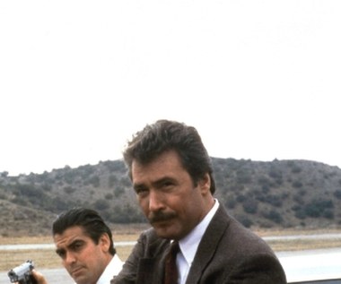 Zanim został hollywoodzkim amantem, Clooney grywał w różnych telewizyjnych produkcjach. W sitcomie "Roseanne" (1988-91) pojawił się w 11 odcinkach, w policyjnym serialu "Bodies of Evidence" (1992-93, na zdjęciu) zagrał detektywa Ryana Walkera. Mogliśmy go też oglądać w dramacie "Sisters" (1993-94).