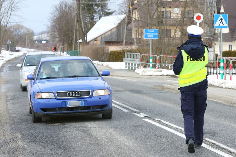 Zaostrzenie przepisów nie dotknie na szczęście kierowców popełniających drobne wykroczenia drogowe /Karol Serwis /East News