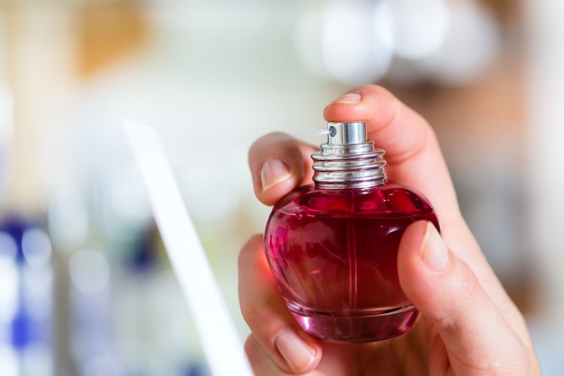 Zapach perfum po upływie dwóch godzin jest zupełnie inny /123RF/PICSEL