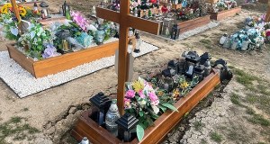 Zapadające się groby na legnickim cmentarzu. "Czasami trumny wypływały"