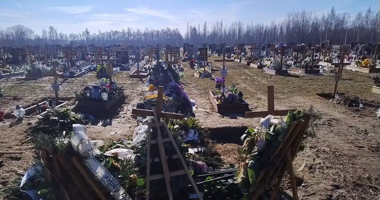 Zapadające się groby na legnickim cmentarzu w Jaszkowie 