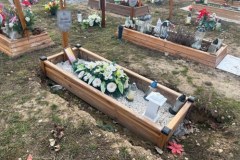 Zapadające się groby na legnickim cmentarzu w Jaszkowie 