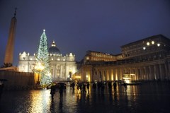 Zapalono światła na choince na Placu św. Piotra