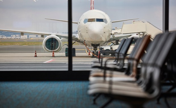 Zapasy paliwa lotniczego w Europie się kurczą. Minister o sytuacji w Polsce