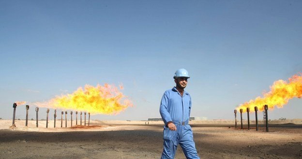 Zapasy ropy w Stanach Zjednoczonych nadal utrzymują się na podwyższonym poziomie /AFP