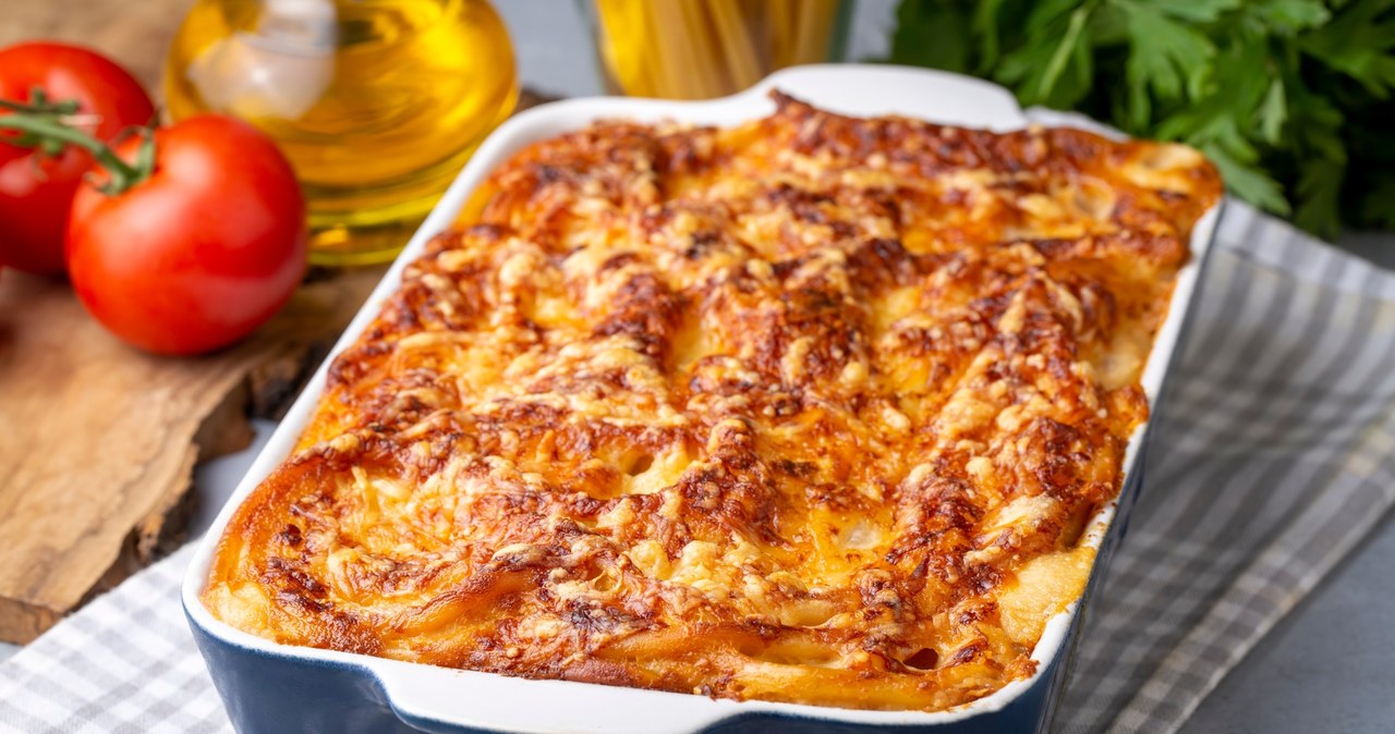 Zapiekanka makaronowa to idealny przepis na szybki obiad /esindeniz /123RF/PICSEL