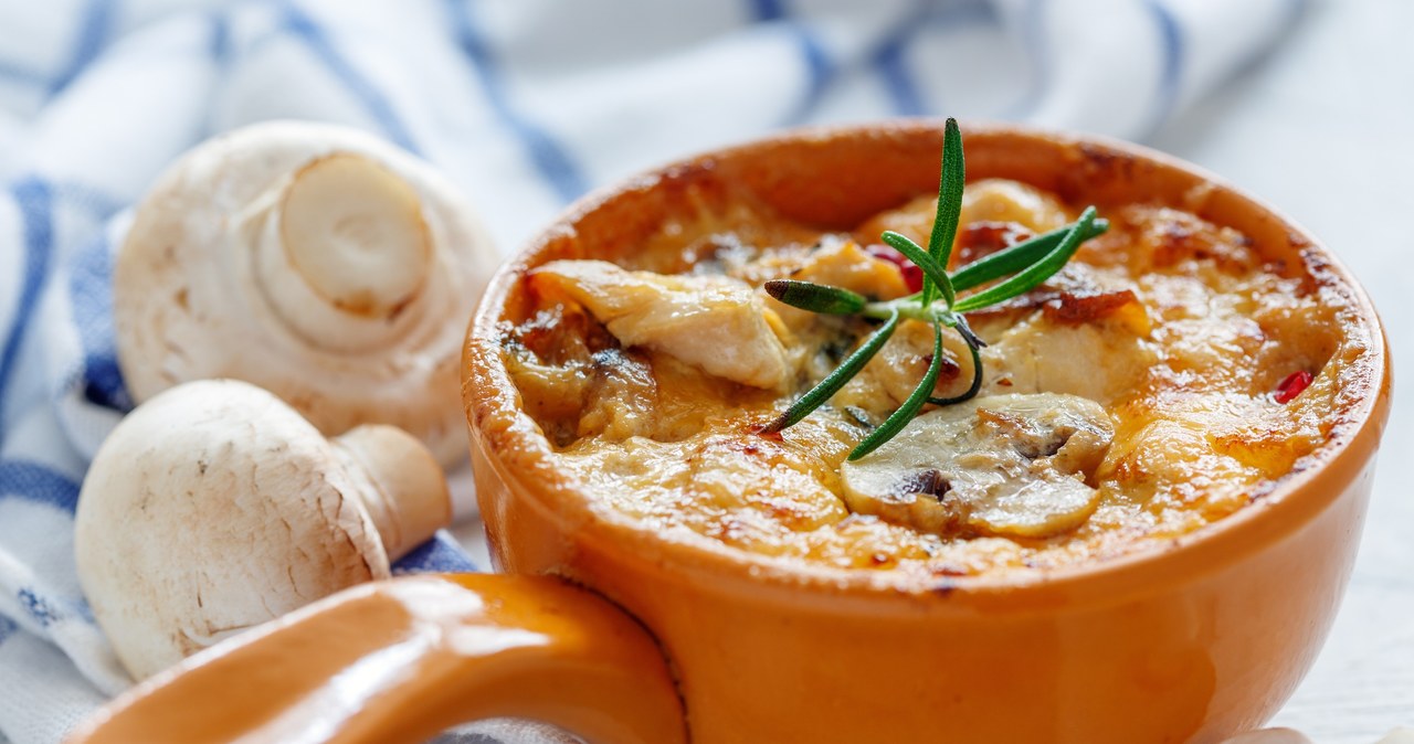 Zapiekanka z kurczaka i pieczarek to sycący obiad /sriba3 /123RF/PICSEL