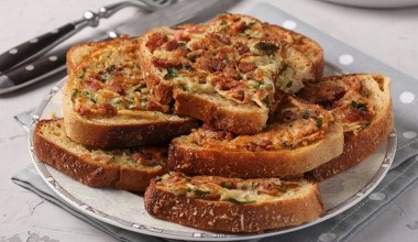 Zapiekanki gyros na kolację lub imprezę. Chrupiące, sycące i pełne smaku