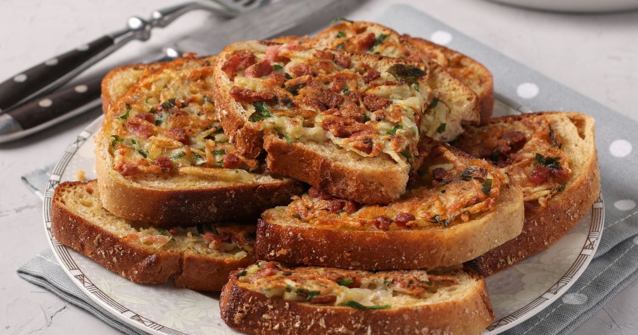 Zapiekanki gyros to pyszna imprezowa przekąska lub pomysł na sycącą przekąskę /angelikamostova /123RF/PICSEL