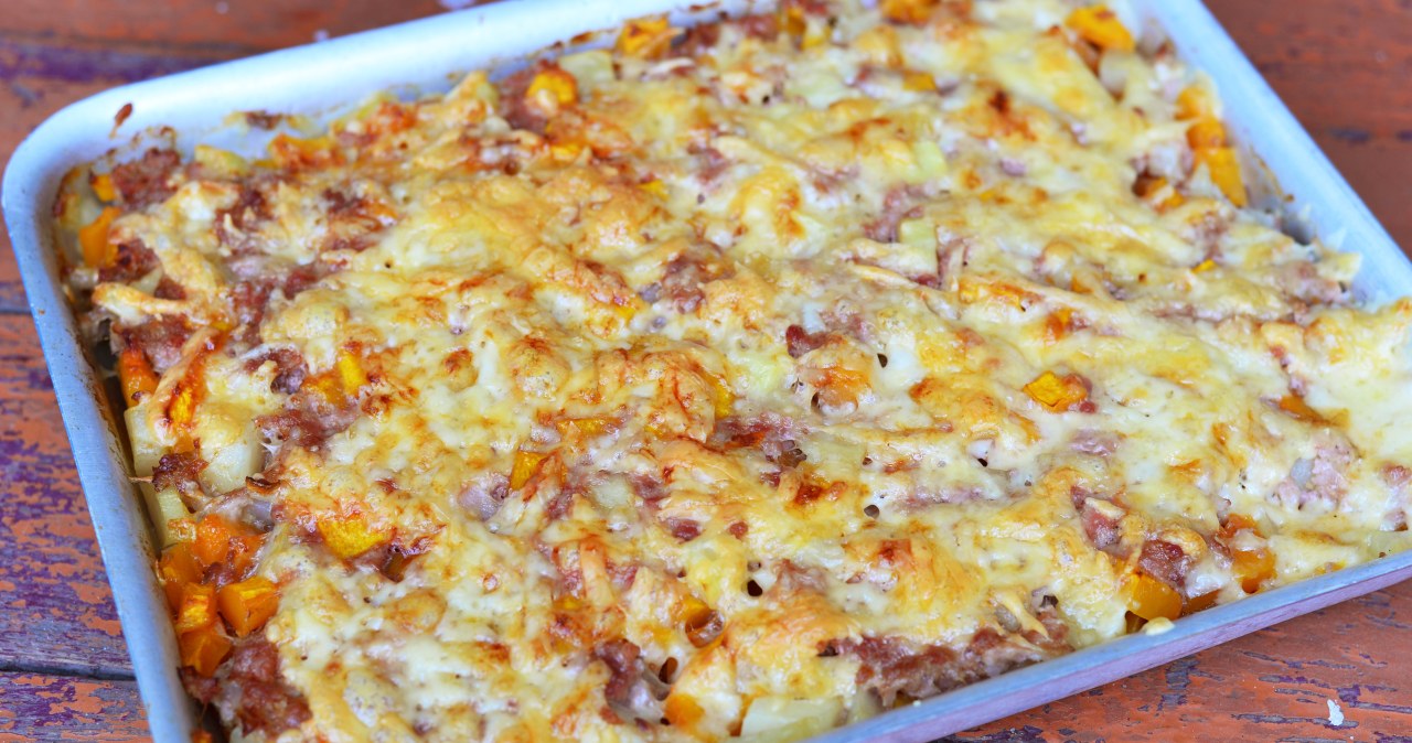 Zapiekanki makaronowe to świetnie danie, które można przygotować w większej ilości na kilka dni /olgavolodina /123RF/PICSEL
