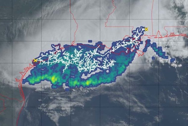 Zapis najdłuższej błyskawicy przebiegającej od Teksasu przez Luizjanę po Mississippi /Satellite image of a record-breaking lightning flash over the southern US on 29 April 2020  World Meteorological Organization /Materiały prasowe