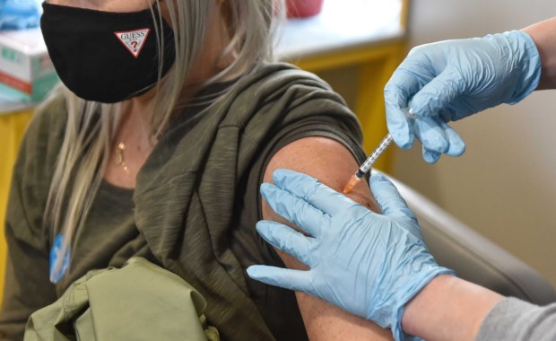 Zapisy na szczepienie przeciw Covid-19 dostępne dla kolejnych dwóch roczników