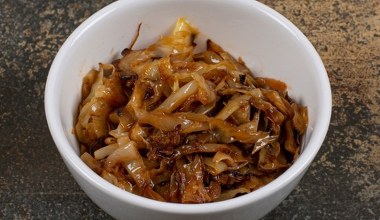 Zapomniany trik ze starej kucharskiej książki. Cebula podczas smażenia nie przypala się i ma idealny smak