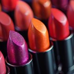 Zapomnij o czerwonej szmince na święta. Teraz modny jest inny kolor