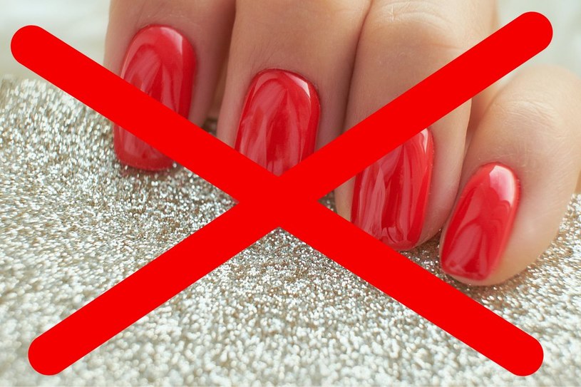Zapomnij o czerwonych paznokciach. Manicure wiosna 2023 ma inny kolor /123RF/PICSEL