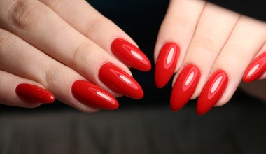 Zapomnij o czerwonych paznokciach. To najlepszy manicure na święta