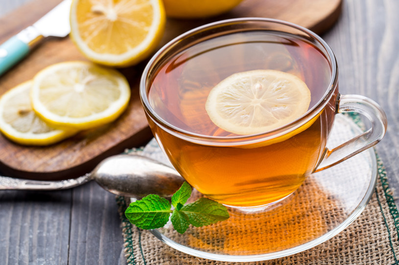 Zapomnij o herbacie z cytryną na przeziębienie! To toksyczne i wcale nie działa /123RF/PICSEL