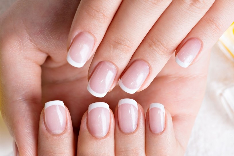 Zapomnij o klasycznych wzorach. Do głosu dochodzą "coquette nails". Manicurzystki je uwielbiają