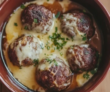 Zapomnij o klopsikach w sosie pomidorowym. Dzisiaj zrób takie, są jeszcze lepsze