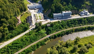 Zapomnij o Krynicy-Zdroju. To uzdrowisko wiosną wygląda jak z pocztówki  