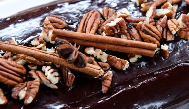 Zapomnij o powidłach. Świąteczny piernik z tym nadzieniem smakuje luksusowo