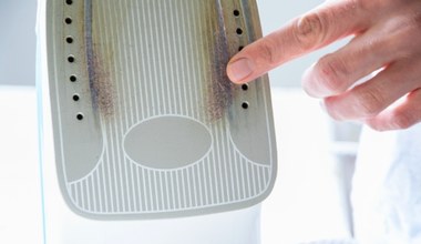 Zapomnij o przypalonym żelazku. Najlepszy środek czyszczący masz w apteczce