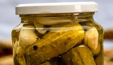 Zapomnij o siłowaniu się ze słoikiem. Tym sposobem otworzysz go w 2 sekundy