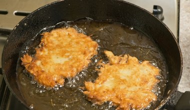 ​Zapomnij o smażeniu placków ziemniaczanych. W ten sposób obetniesz kalorie