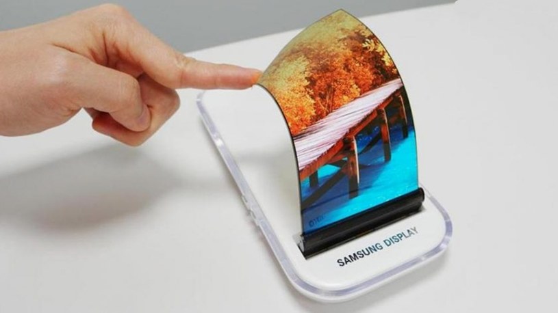 Zapomnijcie o składanym Galaxy Fold. Samsung patentuje zwijany smartfon /Geekweek