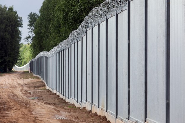 Zapora na granicy Polski z Białorusią w Tołczach / 	Artur Reszko    /PAP