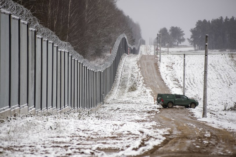 Zapora na granicy z Białorusią /Attila Husejnow /Agencja FORUM