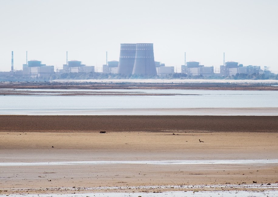 Zaporoska Elektrownia Jądrowa - widok po wysadzeniu tamy na Dnieprze w Nowej Kachowce /Shutterstock