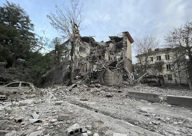 Zaporoże zniszczone w rosyjskich ostrzałach /STATE EMERGENCY SERVICE OF UKRAINE / HANDOUT  /PAP/EPA