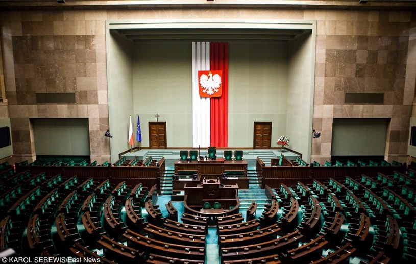 Zapowiadają się rekordowo długie wakacje posłów /KAROL SEREWIS /East News