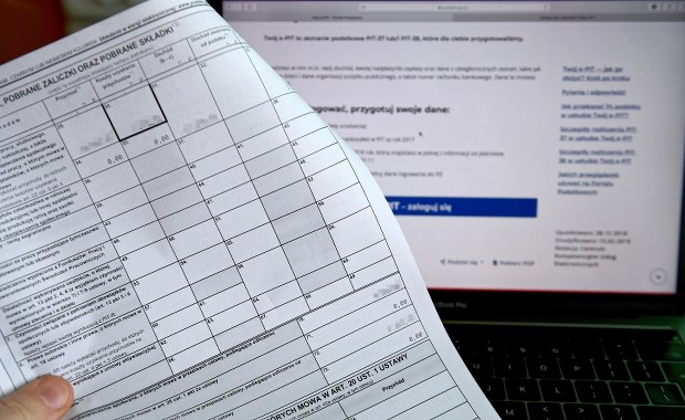 Zapowiadana obniżka PIT-u opóźniona o kilka miesięcy