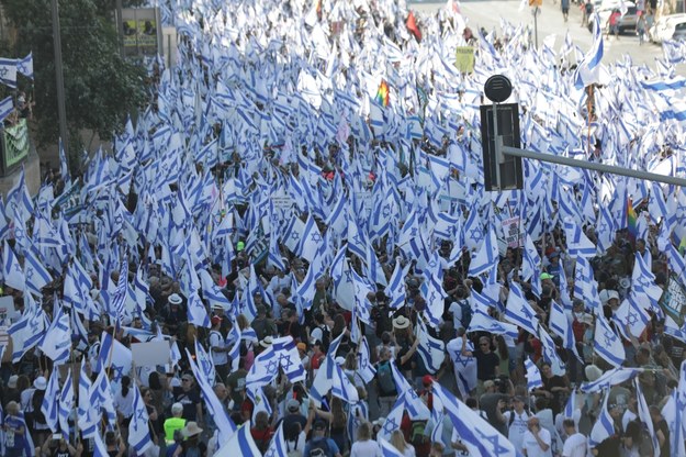 Zapowiedź reformy wywołała falę protestów w Izraelu /ABIR SULTAN /PAP