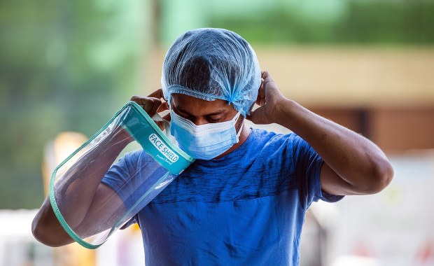 Zaprzeczał istnieniu pandemii. Został skazany