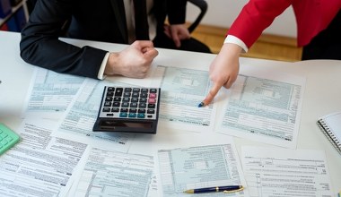 Zapukają do drzwi i przeprowadzą kontrolę. Co sprawdza urząd skarbowy i jak się zachować? 