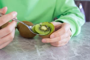 Zapytali maturzystów o kiwi w galaretce. Właściwości owocu zaskakują
